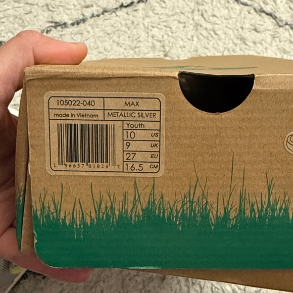 New in box - PLAE Max kids boot -  metallic silver - kids size 10 - Picture 6 of 7